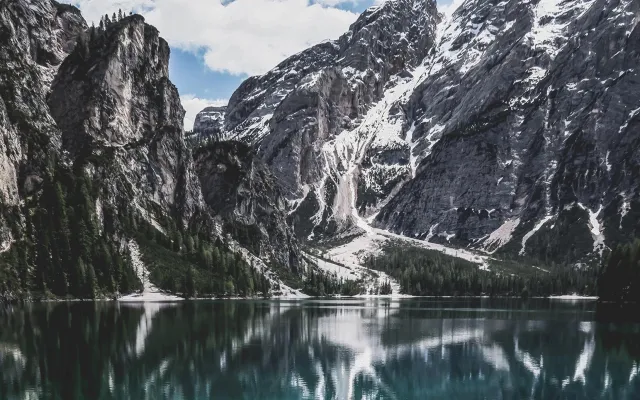 montagna che si specchia nel lago - Tirolo